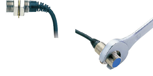 獨立的KEYENCE接近傳感器,高靈敏度和長距離接近傳感器。出色的緊固強度:傳感器外殼厚實堅固。傳感器牢固擰緊,以防止因振動或沖擊引起的松動。靈活的關節:電纜通過高靈活接頭連接到傳感器頭,可以彎曲成90度角,同時仍然可以防止電纜斷線。