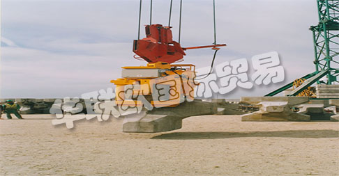 ACIMEX于1971年在法國創立，在鋼鐵和機械工業服務領域首次獲得法國在夾持和提升金屬板和鋼板領域的聲譽。該公司隨后擴展了其在混凝土和管道領域的專業知識和技能。