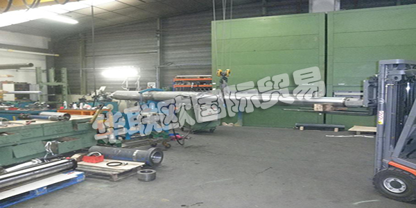 AUVERGNE VERINS自1988年以來專門從事液壓缸的維護和制造。他們的專業技術人員和他們的鍍鉻棒,搭接管和密封件庫存使他們能夠處理所有類型的氣缸。