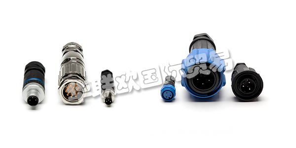 BULGIN被公認(rèn)為環(huán)保密封連接器和組件的領(lǐng)先制造商。Bulgin擁有超過95年的行業(yè)經(jīng)驗(yàn)，不斷創(chuàng)新和開發(fā)產(chǎn)品和服務(wù)，以滿足其遍布各個(gè)市場的全球客戶群。