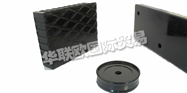 BARBIERI RUBBER的活動(dòng)始于1967年,當(dāng)時(shí)Angelo Barbieri先生離開(kāi)了Stranieri Gomma,在同一行業(yè)開(kāi)展業(yè)務(wù),并開(kāi)始在他的車(chē)庫(kù)里生產(chǎn)帶有舊壓縮機(jī)的小型橡膠零件。