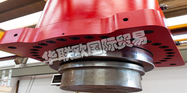 BOMBARDIERI SpA于1959年在意大利 Gazzaniga 成立，現在是一家私營有限公司，擁有100多名訓練有素的員工，分為三個工廠，兩個在意大利北部，一個在墨西哥。