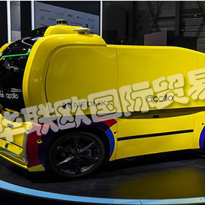 SmartFactoryJapan2019追加智能物流設備專區(qū)，擴大工廠自動化并吸引物流業(yè)。圖為發(fā)那科對外賓展示其物聯(lián)網(wǎng)體系技術(shù)