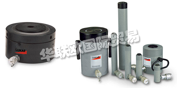 LUKAS是第一家開發(fā)用于救援作業(yè)的液壓切割設(shè)備的供應(yīng)商。這為整個(gè)行業(yè)奠定了基礎(chǔ)。如今，LUKAS團(tuán)隊(duì)孜孜以求，以精準(zhǔn)，熱情的方式生產(chǎn)每一種產(chǎn)品。起重的材料需要移動(dòng)時(shí)，或者工廠中的大型設(shè)備等在使用一段時(shí)間后需要檢修，檢修位置經(jīng)常出現(xiàn)在設(shè)備底端，這時(shí)就需要用液壓缸對設(shè)備先進(jìn)行頂升后才有足夠空間來檢修。LUKAS提供的液壓缸起重噸位最大至1100噸，可輕松應(yīng)對各種大型設(shè)備的頂升操作。下文為您介紹LUKAS氣缸。